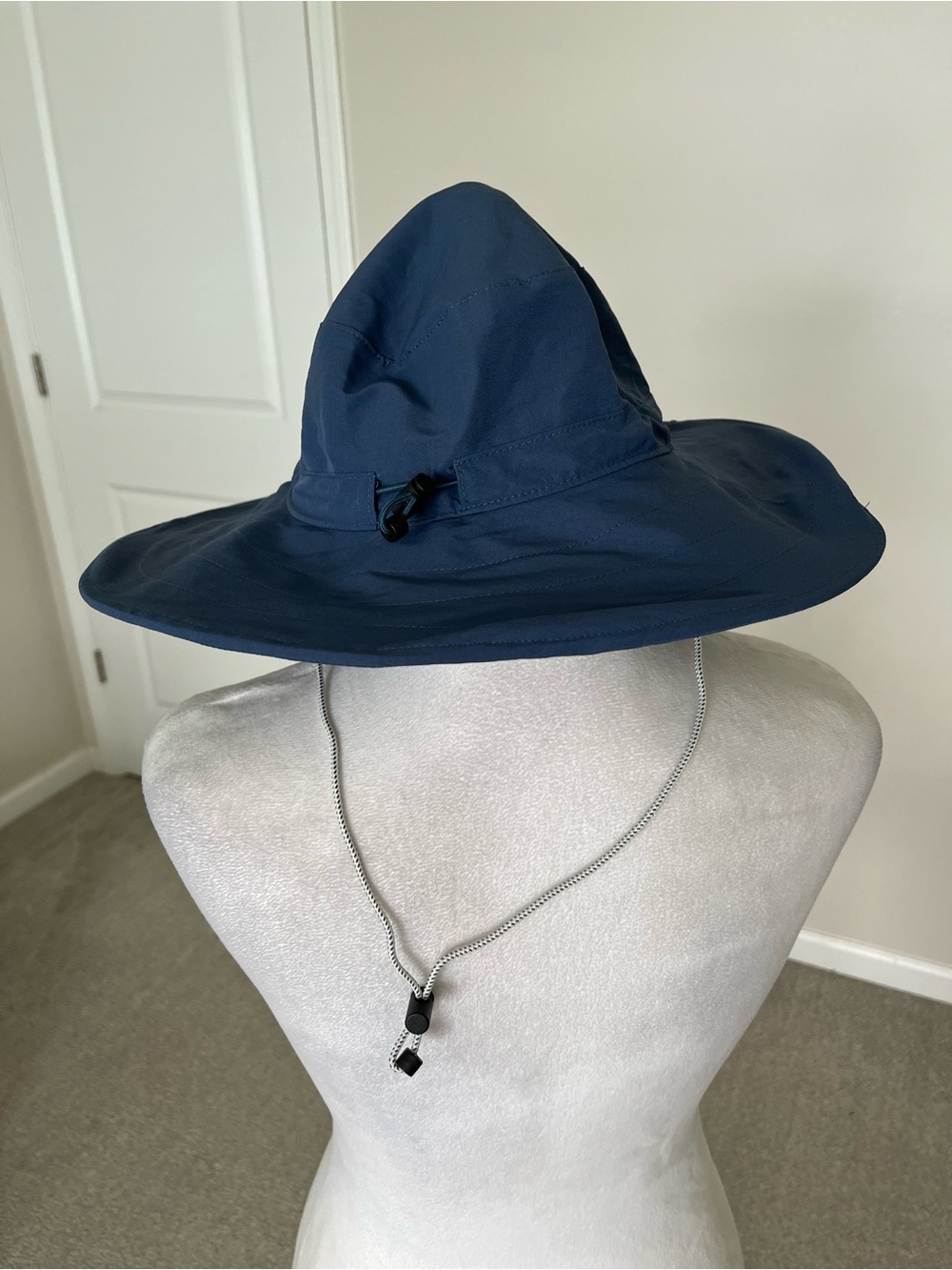 NWOT The North Face Navy Blue Collapsible Fishing Hat with Travel Bag - Picture 2 of 12